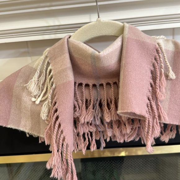 Burberry Vintage 100% Cashmere Made in Scotland Long Scarf w/two-sided fringe - Picture 5 of 12